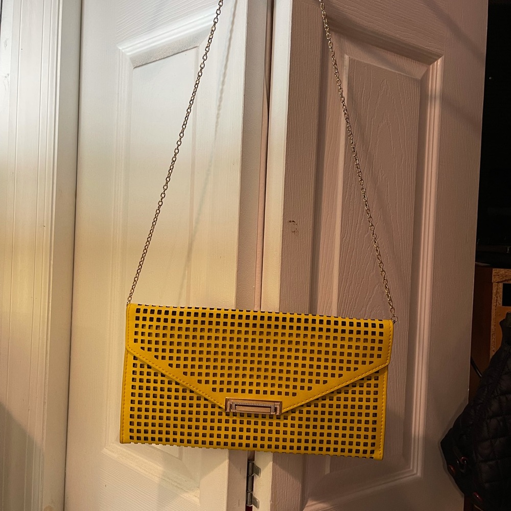 Handbags - Picture 5 of 11